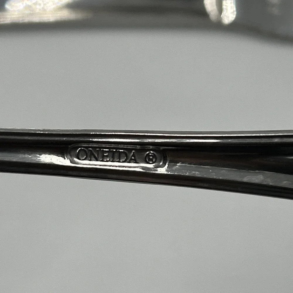 Oneida Stainless Flatware 3 Place Settings Spoon Fork Knives Dinner Table‎